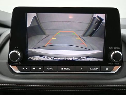 Used 2025 Nissan Rogue SV image 3