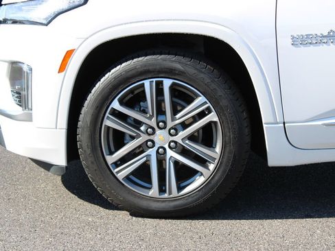 Used 2023 Chevrolet Traverse High Country AWD/4WD image 18