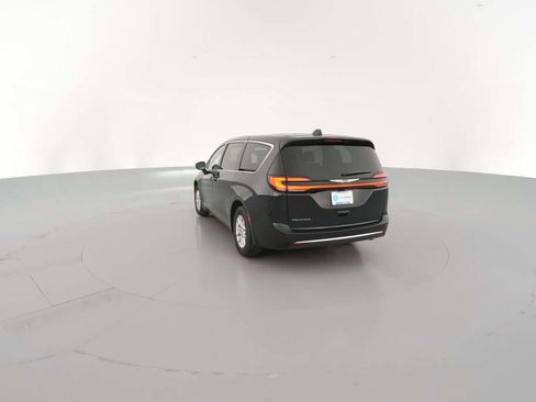 New 2026 Chrysler Pacifica Select image 9