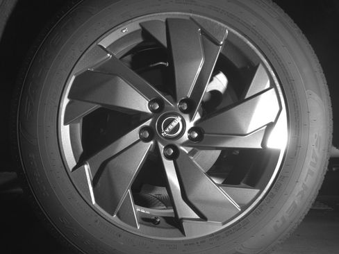 Used 2025 Nissan Rogue SV image 14