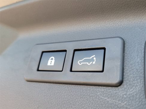 Used 2025 Subaru Forester Touring image 9