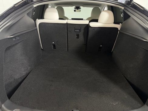 Used 2024 Tesla Model Y 2WD image 28