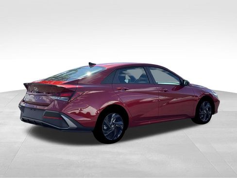 Used 2026 Hyundai Elantra Sport FWD image 10