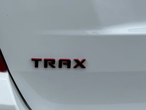 Used 2020 Chevrolet Trax LT w/ Redline Edition AWD/4WD image 26
