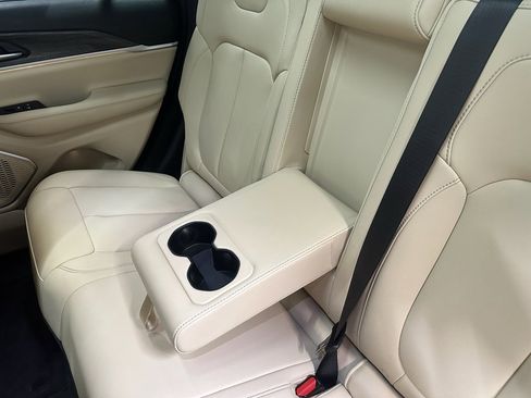 Used 2023 Jeep Grand Cherokee 4WD 4xe image 31