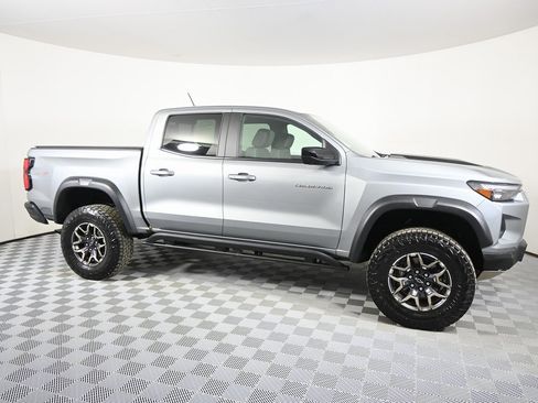 Used 2024 Chevrolet Colorado ZR2 w/ Technology Package image 9