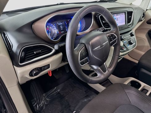 Used 2022 Chrysler Voyager LX FWD image 23