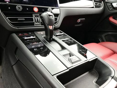 Certified 2024 Porsche Macan Turbo AWD/4WD image 11