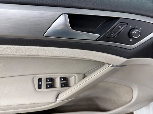 Used 2015 Volkswagen Golf TDI SE image 27