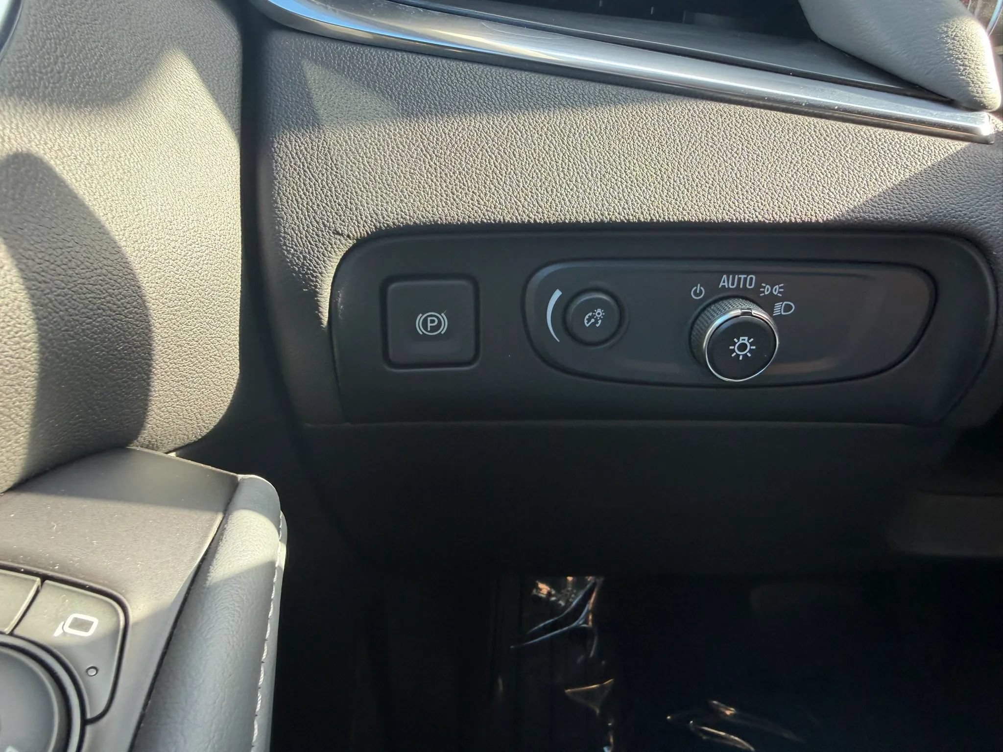 Used 2019 Buick Enclave Essence FWD image 18