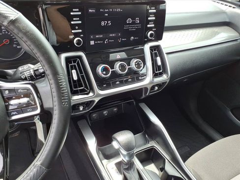 Used 2023 Kia Sorento LX AWD/4WD image 25
