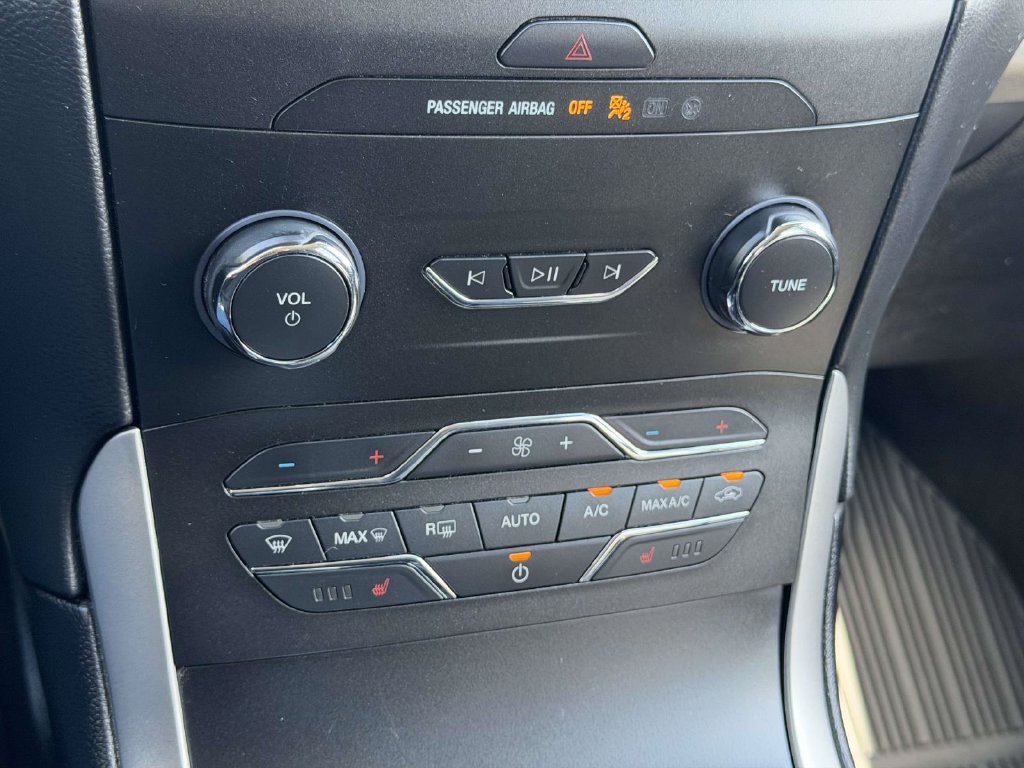 Used 2019 Ford Edge SEL w/ Equipment Group 201A FWD image 5