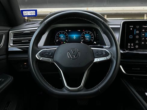 Used 2025 Volkswagen Atlas Cross Sport SE image 35