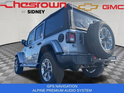 Used 2018 Jeep Wrangler Unlimited Sahara image 11