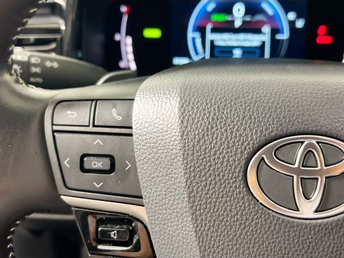 Used 2025 Toyota Camry SE FWD image 18