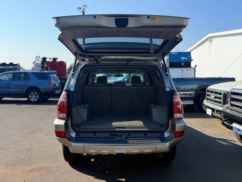Used 2005 Toyota 4Runner Limited AWD/4WD image 10