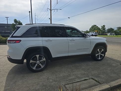 Used 2022 Jeep Grand Cherokee Limited 4xe AWD/4WD image 16