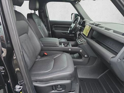 Used 2022 Land Rover Defender 110 X-Dynamic SE image 10