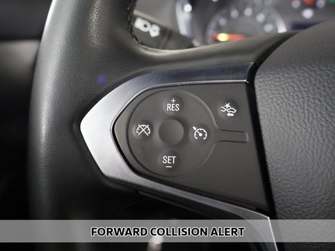 Used 2023 Chevrolet Traverse LT w/ Rear Camera Mirror Package image 10