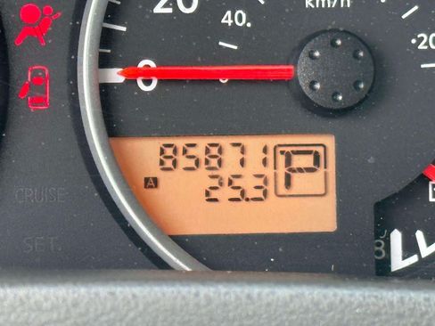 Used 2008 Nissan Pathfinder LE AWD/4WD image 28