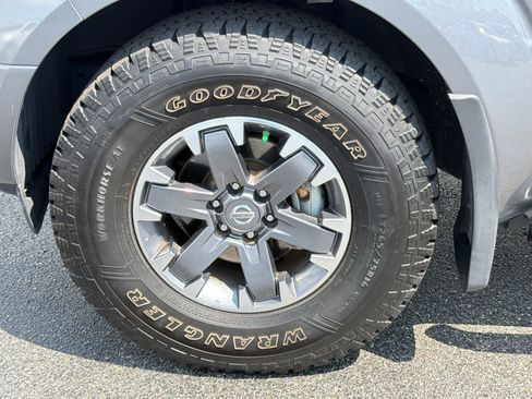 Used 2018 Nissan Frontier SV image 11