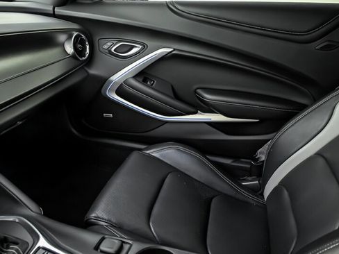 Used 2017 Chevrolet Camaro SS RWD image 37