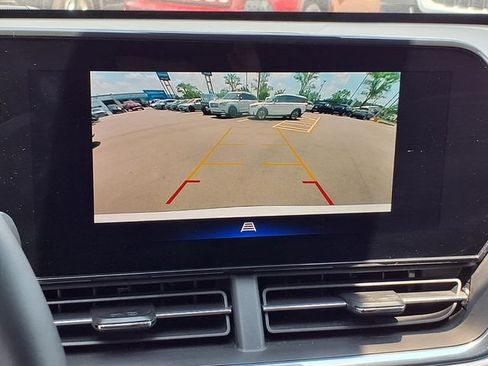 Used 2024 Chevrolet Trax LT w/ LT Convenience Package FWD image 8