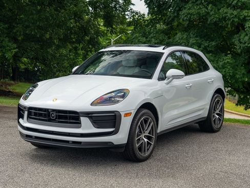 New 2025 Porsche Macan image 6