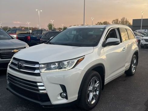 Used 2018 Toyota Highlander Limited image 2