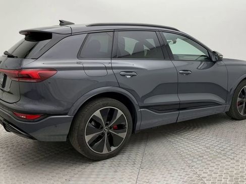 Used 2025 Audi SQ6 e-tron Prestige image 2