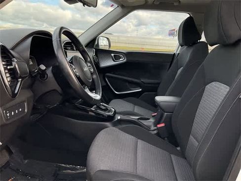 Used 2023 Kia Soul EX image 12
