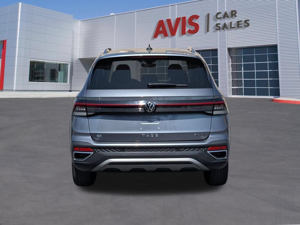 Used 2025 Volkswagen Taos SE AWD/4WD image 7