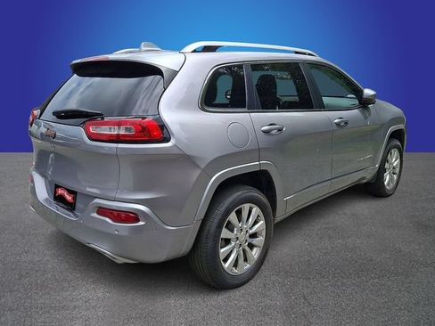 Used 2017 Jeep Cherokee Overland w/ Technology Group AWD/4WD image 4