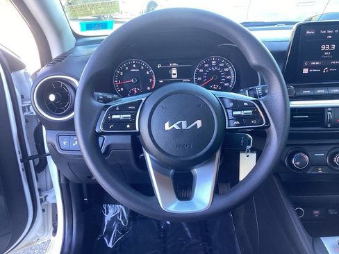 Used 2023 Kia Forte LXS w/ LXS Technology Package FWD image 17