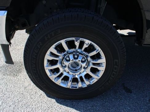 Used 2022 Ford F350 Lariat w/ Chrome Package image 10