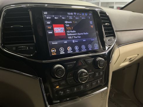 Used 2019 Jeep Grand Cherokee Overland AWD/4WD image 19