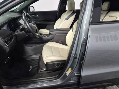Used 2023 Cadillac XT4 Sport image 9
