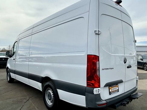 Used 2022 Mercedes-Benz Sprinter 2500 image 4