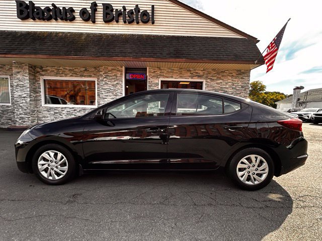 Used 2020 Hyundai Elantra SE w/ Winter Weather Package FWD image 4