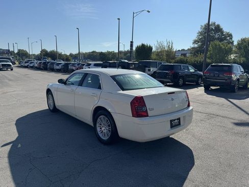 Used 2009 Chrysler 300 LX RWD image 5