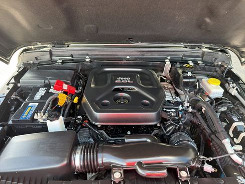 Used 2021 Jeep Wrangler Unlimited Rubicon AWD/4WD image 7
