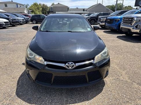 Used 2016 Toyota Camry SE image 2