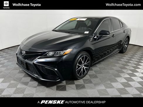 Certified 2024 Toyota Camry SE image 1