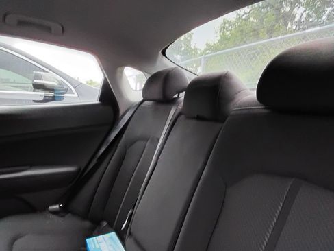 Used 2018 Kia Optima LX w/ 17" Alloy Wheels Package FWD image 10
