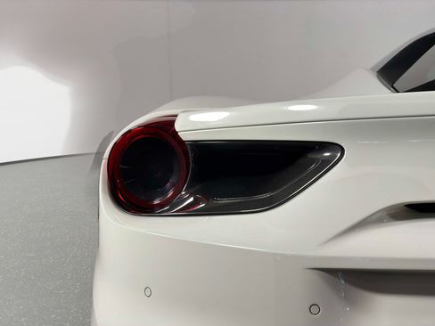 Used 2019 Ferrari 488 GTB RWD image 9