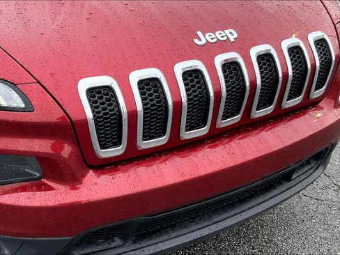 Used 2017 Jeep Cherokee Latitude w/ Comfort/Convenience Group image 29