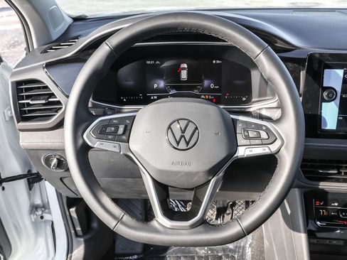 New 2026 Volkswagen Taos SE image 24