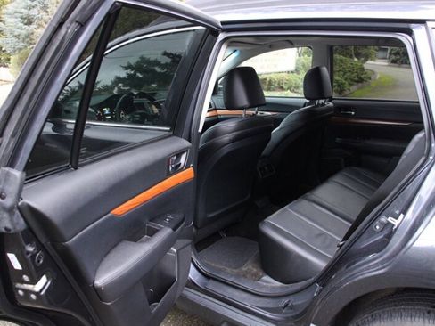 Used 2013 Subaru Outback 2.5i Limited image 16