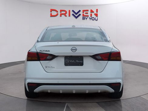 Used 2025 Nissan Altima 2.5 SV FWD image 4