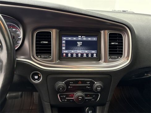 Used 2019 Dodge Charger SXT image 19